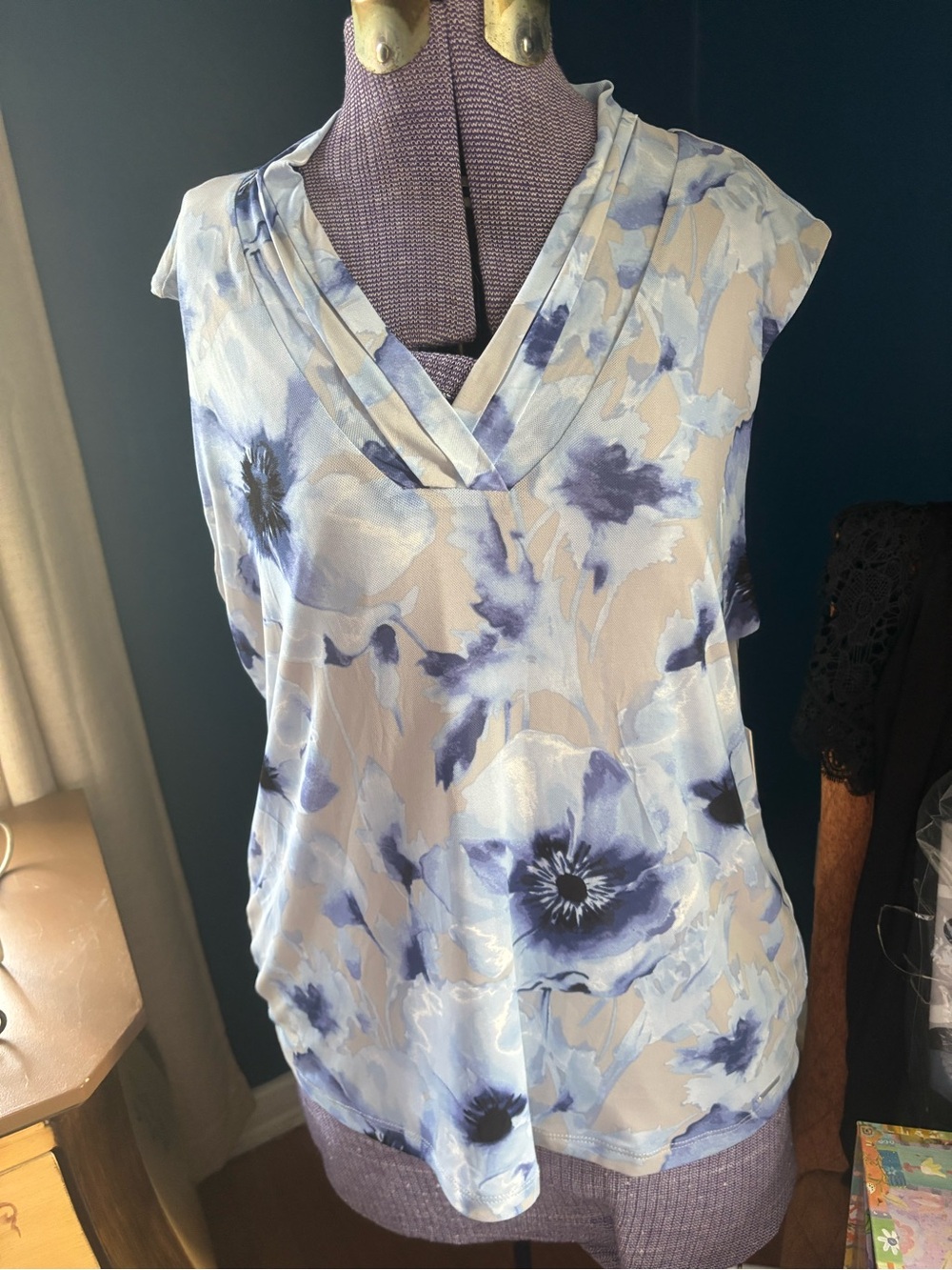 Calvin Klein Floral V-Neck Sleeveless Top w Metal Name Tag